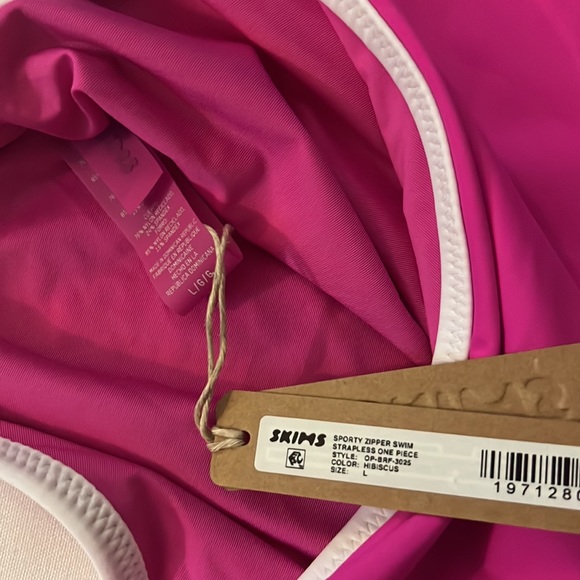 SKIMS ZIP-UP SWIM STRAPLESS ONE PIECE - Picture 3 of 3